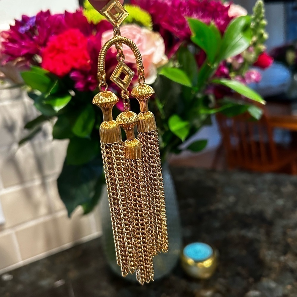Vintage TRIFARI Gold Tri-Pendant Necklace